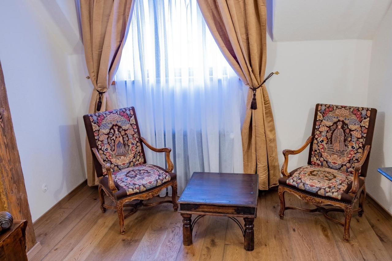 The Throne - M Museum Hotel Сигишоара Экстерьер фото