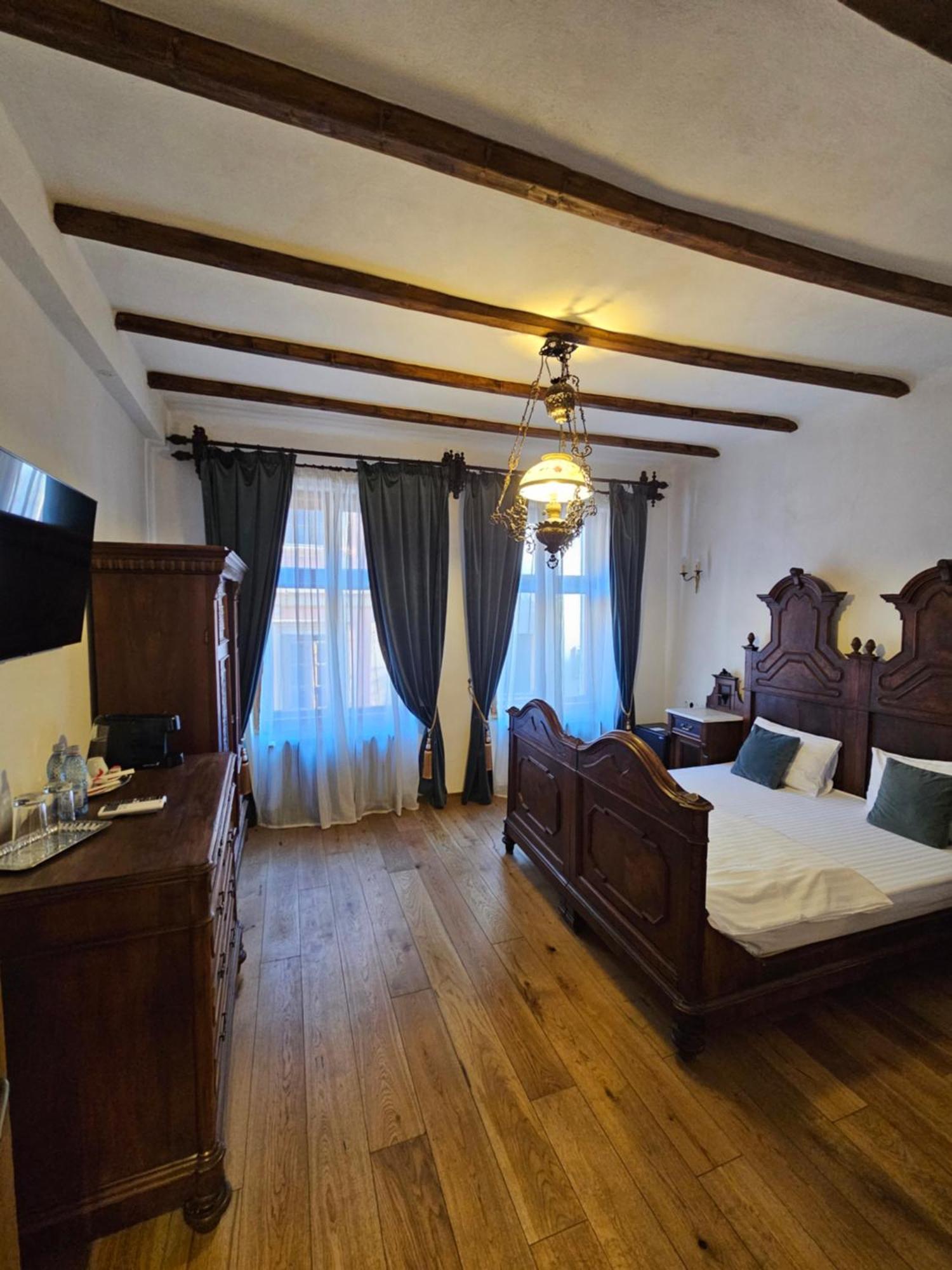 The Throne - M Museum Hotel Сигишоара Экстерьер фото