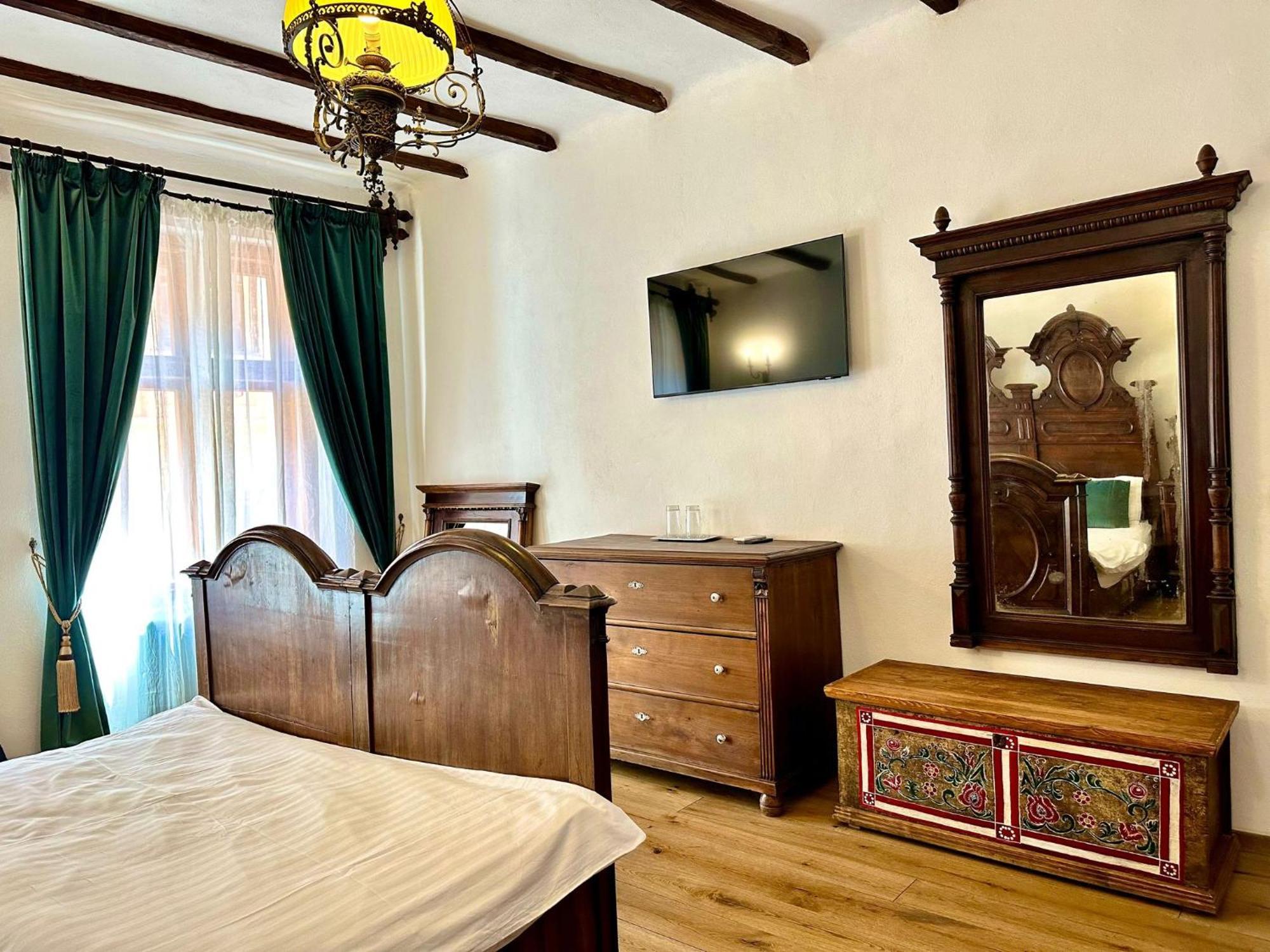 The Throne - M Museum Hotel Сигишоара Экстерьер фото
