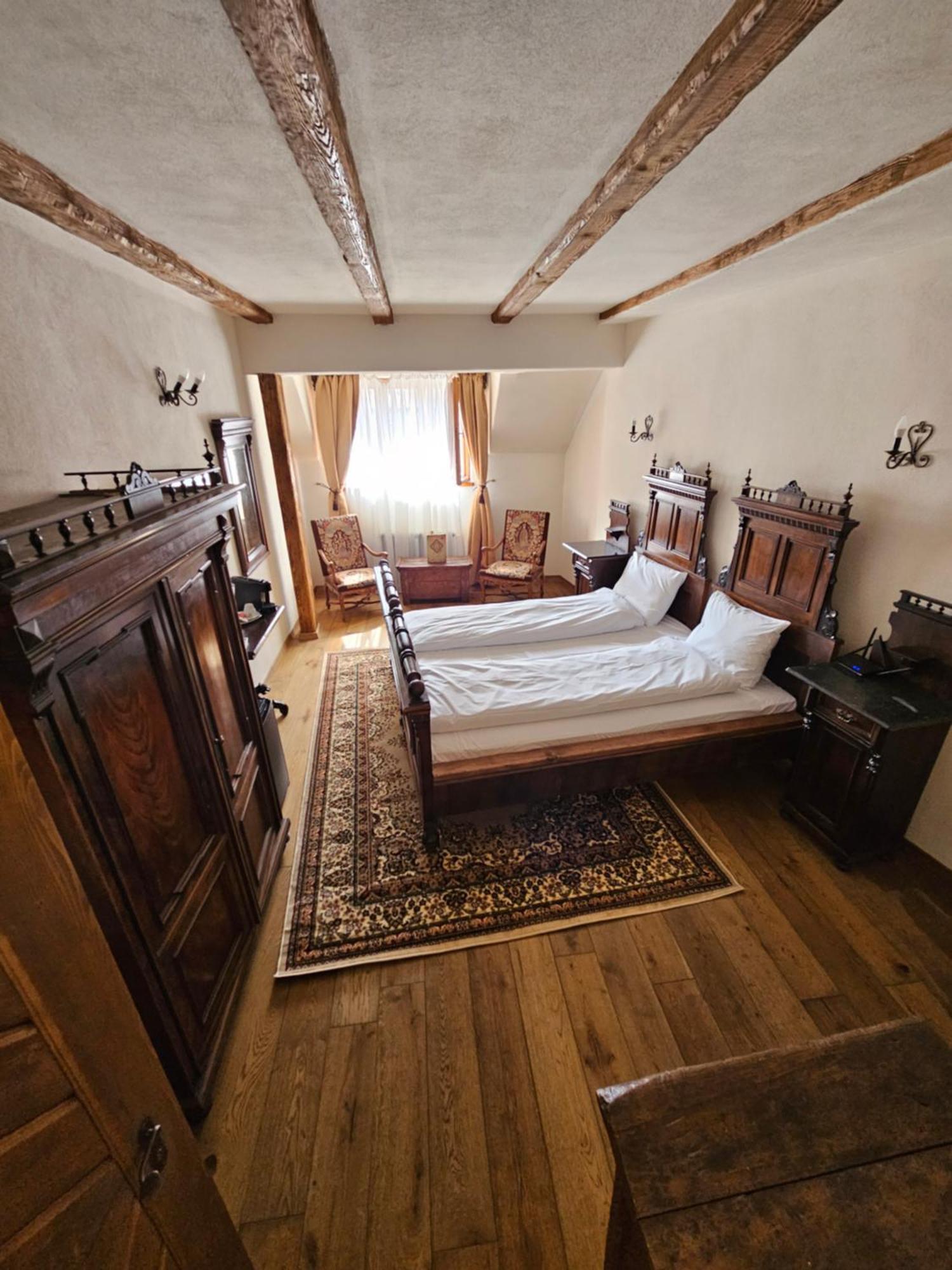 The Throne - M Museum Hotel Сигишоара Экстерьер фото