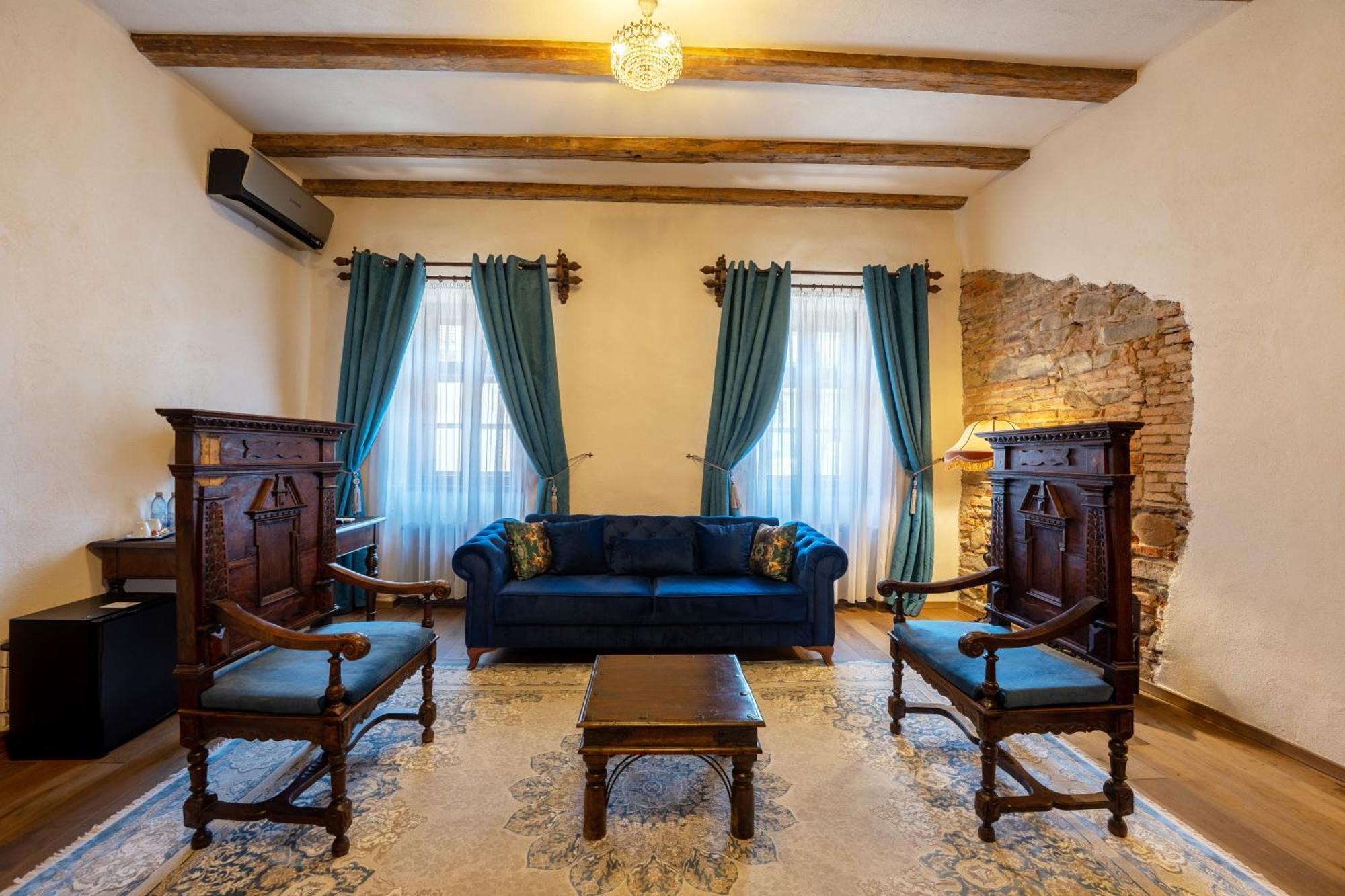 The Throne - M Museum Hotel Сигишоара Экстерьер фото