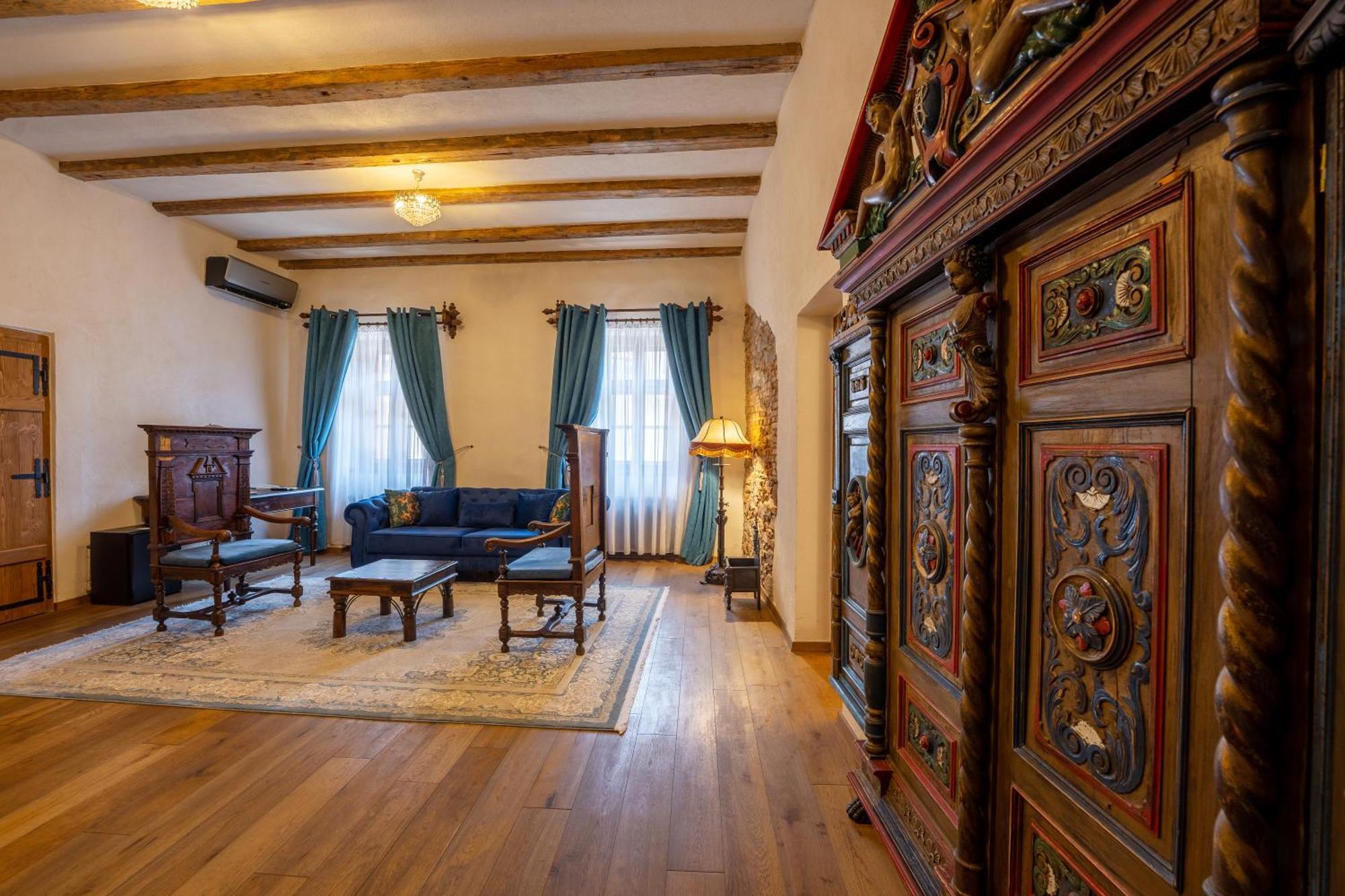 The Throne - M Museum Hotel Сигишоара Экстерьер фото