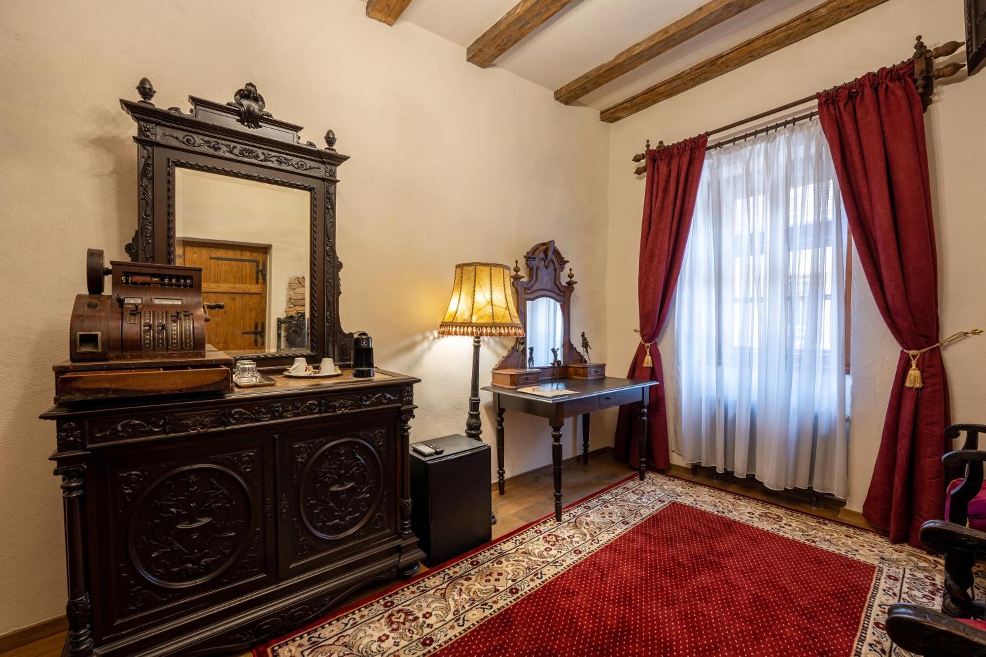 The Throne - M Museum Hotel Сигишоара Экстерьер фото