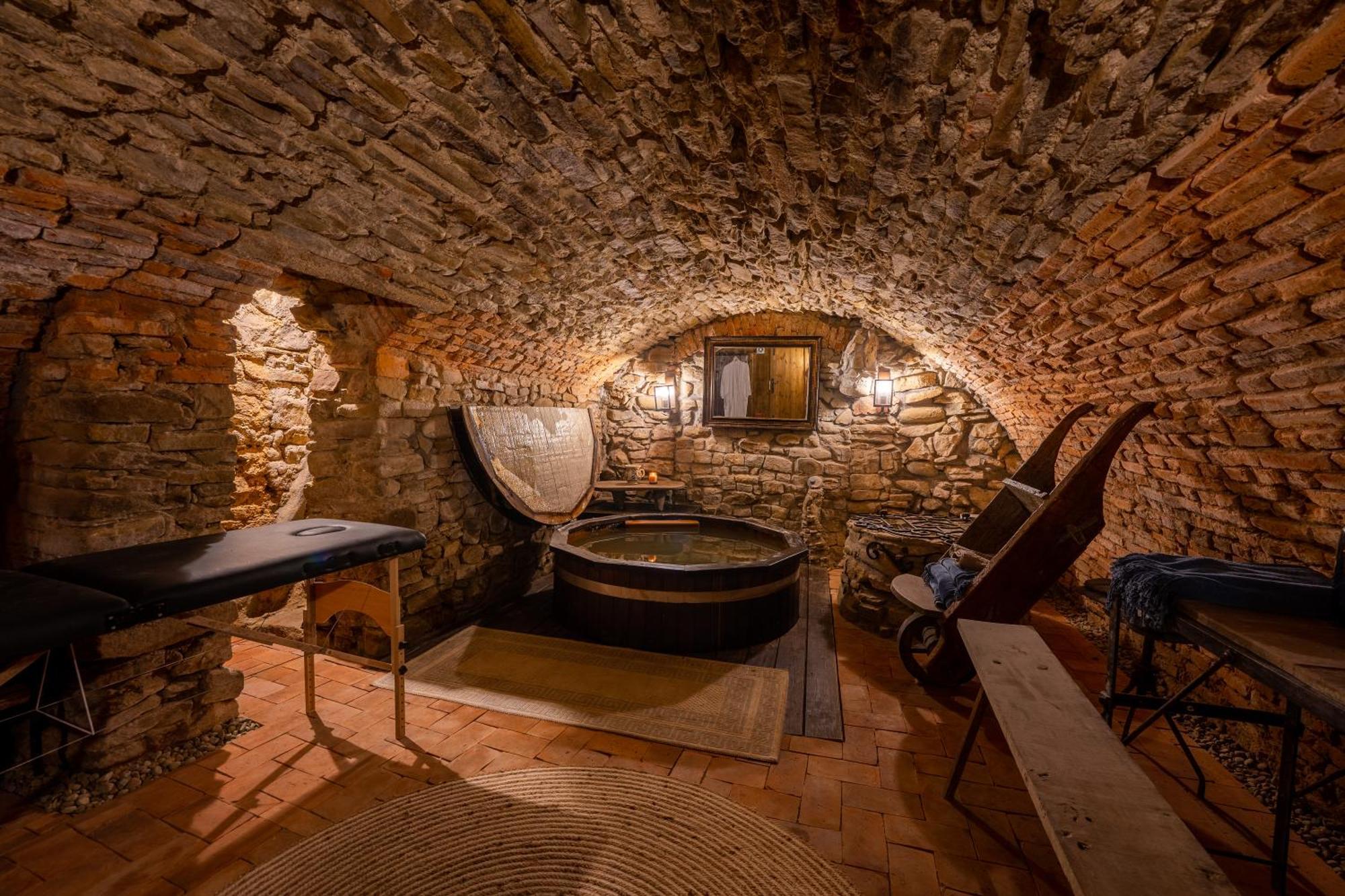The Throne - M Museum Hotel Сигишоара Экстерьер фото