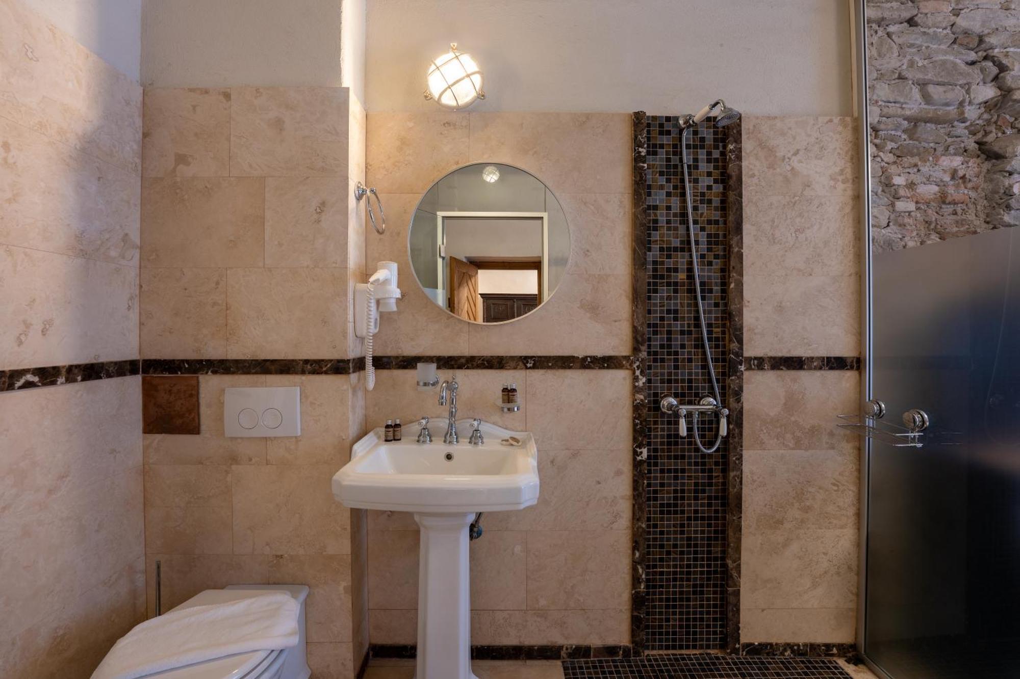 The Throne - M Museum Hotel Сигишоара Экстерьер фото