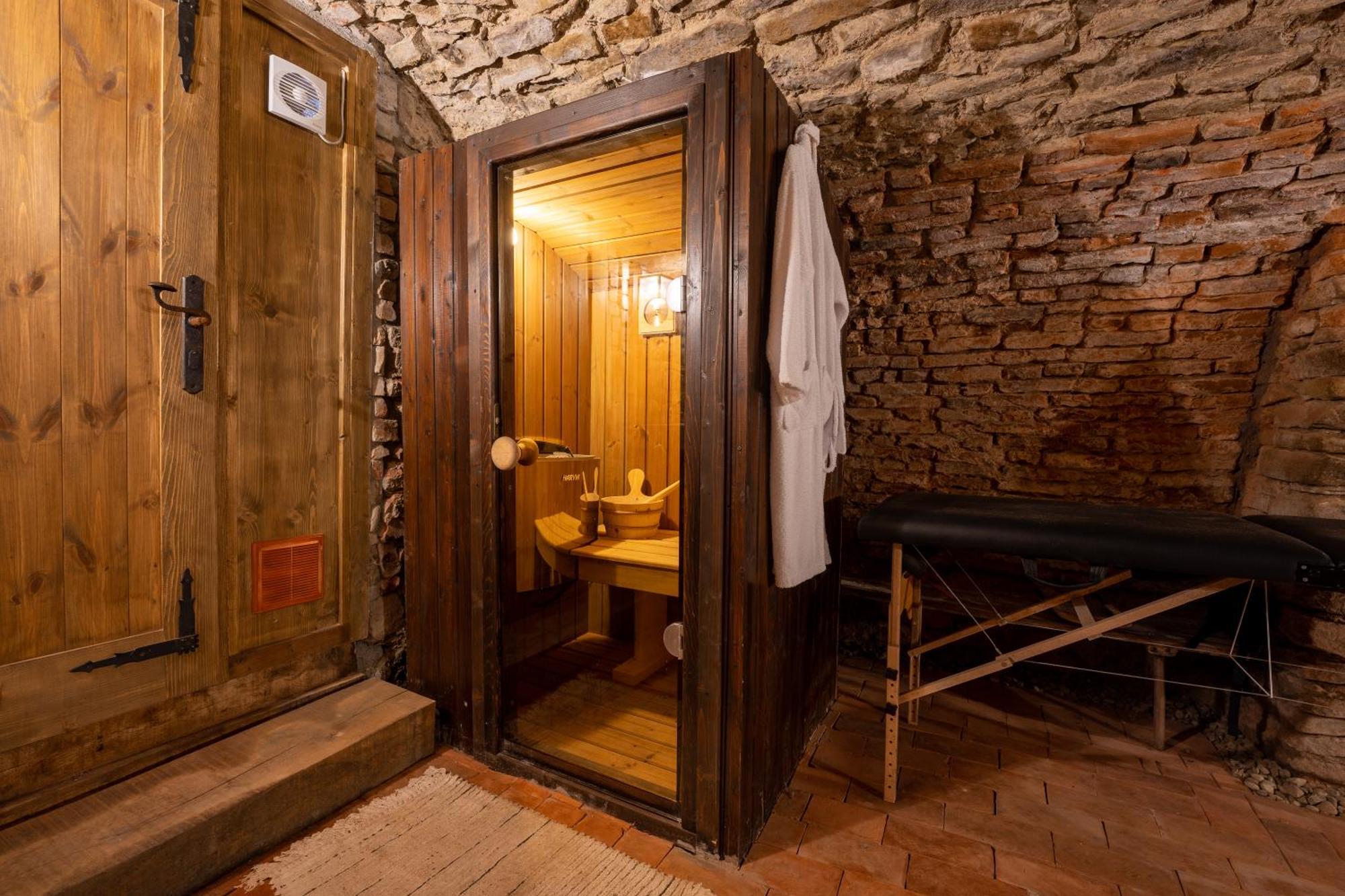The Throne - M Museum Hotel Сигишоара Экстерьер фото