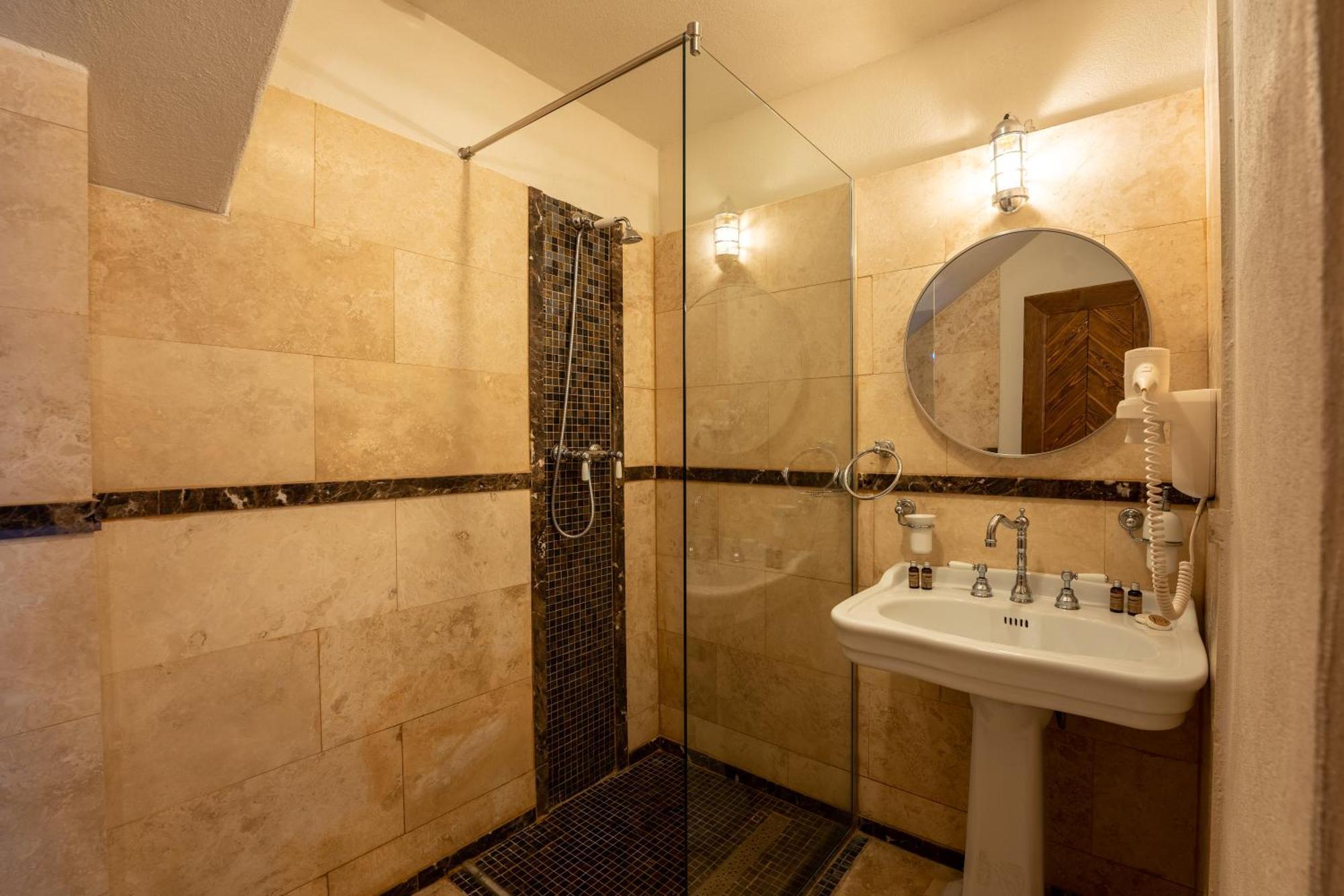 The Throne - M Museum Hotel Сигишоара Экстерьер фото